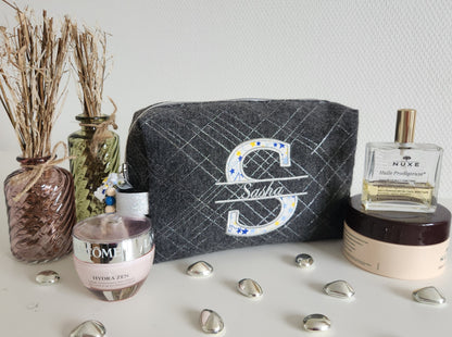 Trousse de toilette grise et argent