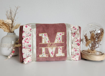 Trousse de toilette en velours côtelé et volants