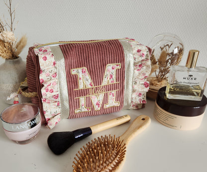 Trousse de toilette en velours côtelé et volants
