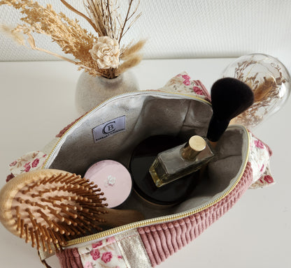 Trousse de toilette en velours côtelé et volants