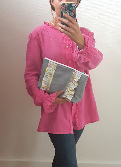 EN STOCK Grande pochette / trousse  jean et volants liberty pastels