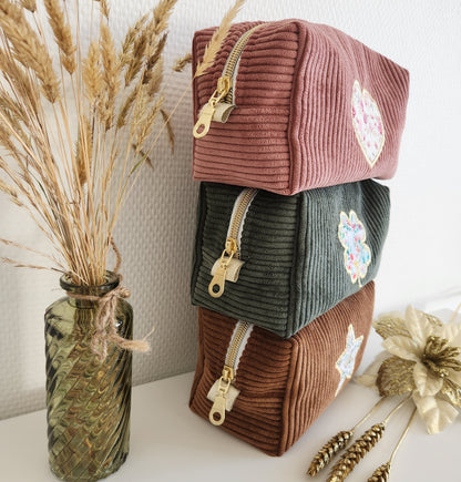 Trousse à maquillage en velours côtelé et motif brodé