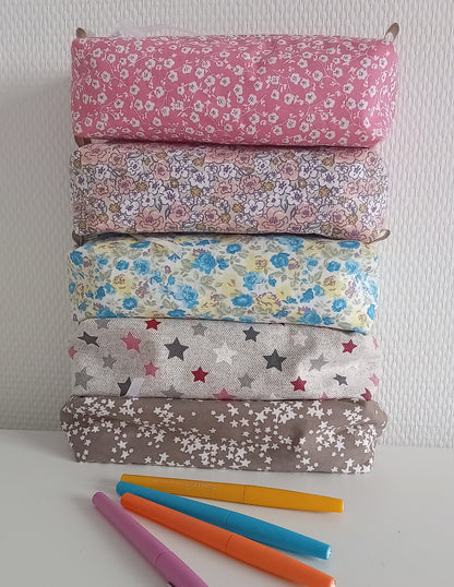 Schulset, Federmäppchen, verschiedene Modelle mit Blumen- oder Sternenmotiv