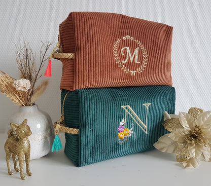Trousse de toilette en velours côtelé et motif brodé