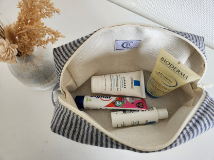 Trousse de toilette coton rayé bleu marine et trèfle en bouclette écru