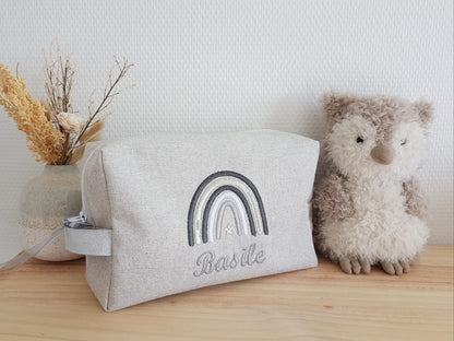 Créez votre trousse de toilette unie brodée