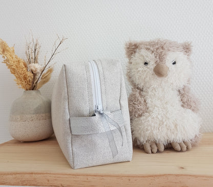 Trousse de toilette gris perle scintillant, broderie argentée
