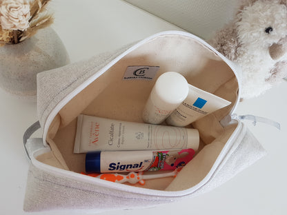 Créez votre trousse de toilette unie brodée
