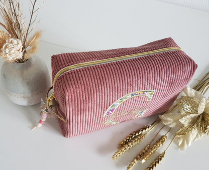 Trousse de toilette en velours côtelé, broderie initiale en tissu fleuri