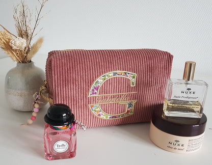Créez votre trousse de toilette unie brodée
