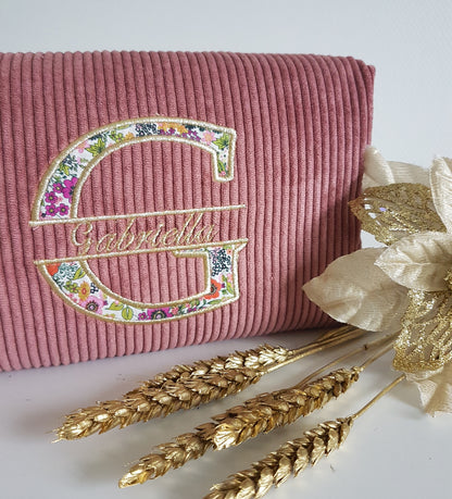 Trousse de toilette en velours côtelé, broderie initiale en tissu fleuri