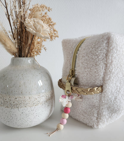 Trousse de toilette  brodée en moumoute bouclette