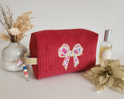 Créez votre trousse de toilette unie brodée