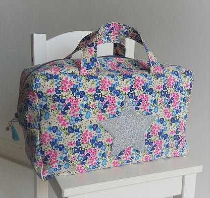 Valisette coton fleuri rose et bleu, étoile argentée