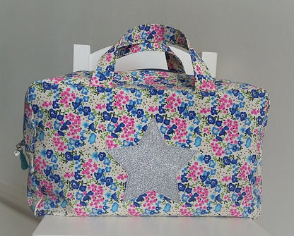 Valisette coton fleuri rose et bleu, étoile argentée