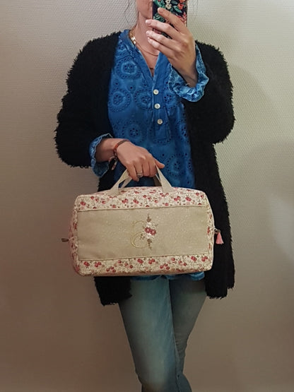 Valisette bicolore coton et beige scintillant.