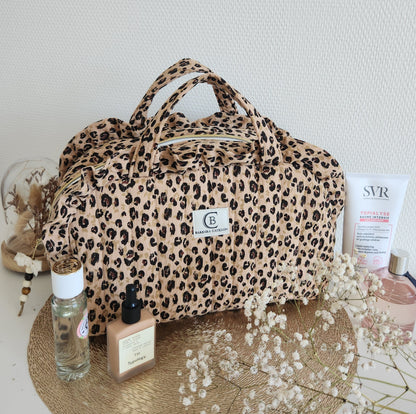 Gesteppter Koffer im Liberty-Stil mit Blumenmuster