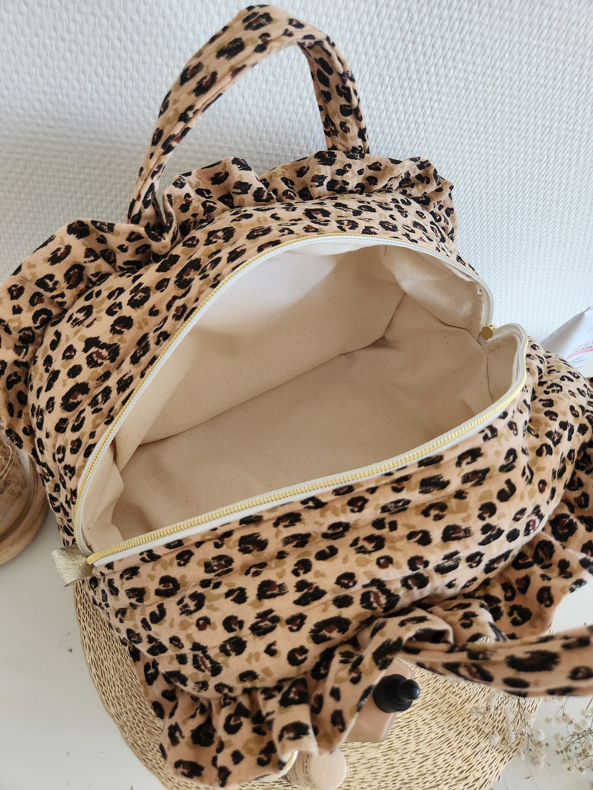 Gesteppter Koffer im Liberty-Stil mit Blumenmuster