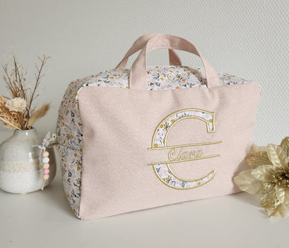 Valisette rose pâle scintillant et liberty, broderie majuscule et prénom