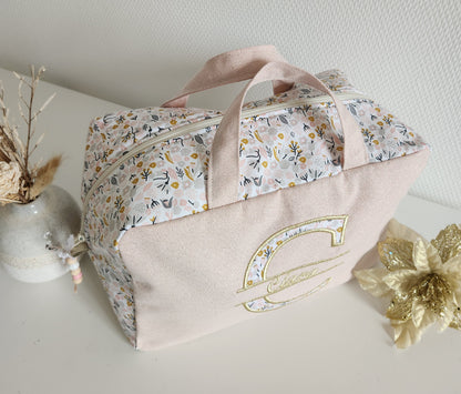 Valisette rose pâle scintillant et liberty, broderie majuscule et prénom