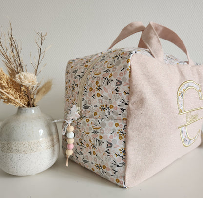 Valisette rose pâle scintillant et liberty, broderie majuscule et prénom